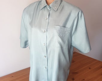Vintage Women Pale Green Blouse Size M/40 Mint Green Shirt Embroidered Lace Collar Pocket Blouse Short Sleeve Button Solid Shiny Shirt 80's
