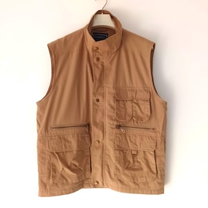 Vintage Men&#39;s Brown Light Vest Size M Tan Brown Light Stormy Sleeveless Jacket Windbreaker Retro Zipped Gilet Many Pockets for Work Vest
