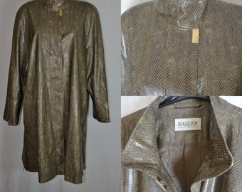 Vintage Basler Women Raincoat Size M/L Windbreaker Snake Skin Effect Print Vinyl Trench Coat Snaps Lined Water Resistant Coat German Quality