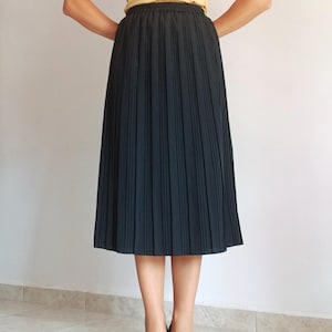 Vintage Women Black Plisse Midi Skirt Size L Pleated Black Solid Midi Skirt Old School Skirt Y2K Style Mid Calf Length Black Plisse Skirt