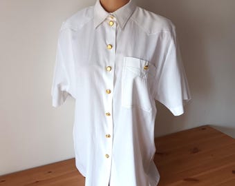 Camisa blanca vintage para mujer, talla M, camisa blanca de manga corta con bonitos botones dorados, blusa blanca lisa con cuello de hilo dorado.