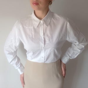 Vintage Women White Cotton Shirt Size M/40 White Embroidered Floral Shirt Cotton Long Sleeve White Buttoned Blouse Embroidered Solid Shirt