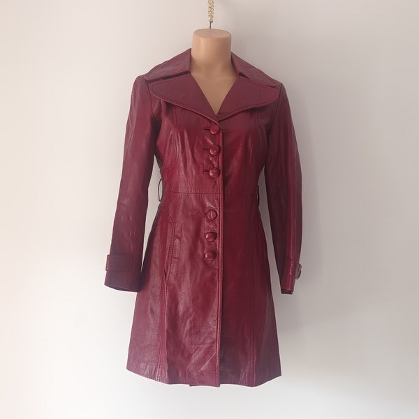 vintage Veste en cuir bordeaux pour femme Taille XS Manteau en cuir bordeaux boutonné en cuir finition brillante rétro Veste moyenne unie Blazer rouge foncé