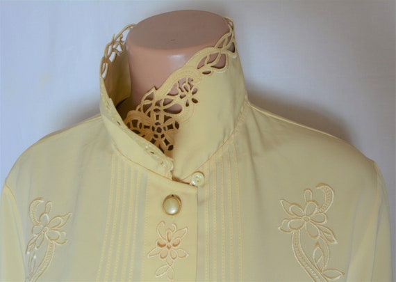 Vintage Women Embroidered Lace Collar Blouse Size… - image 10