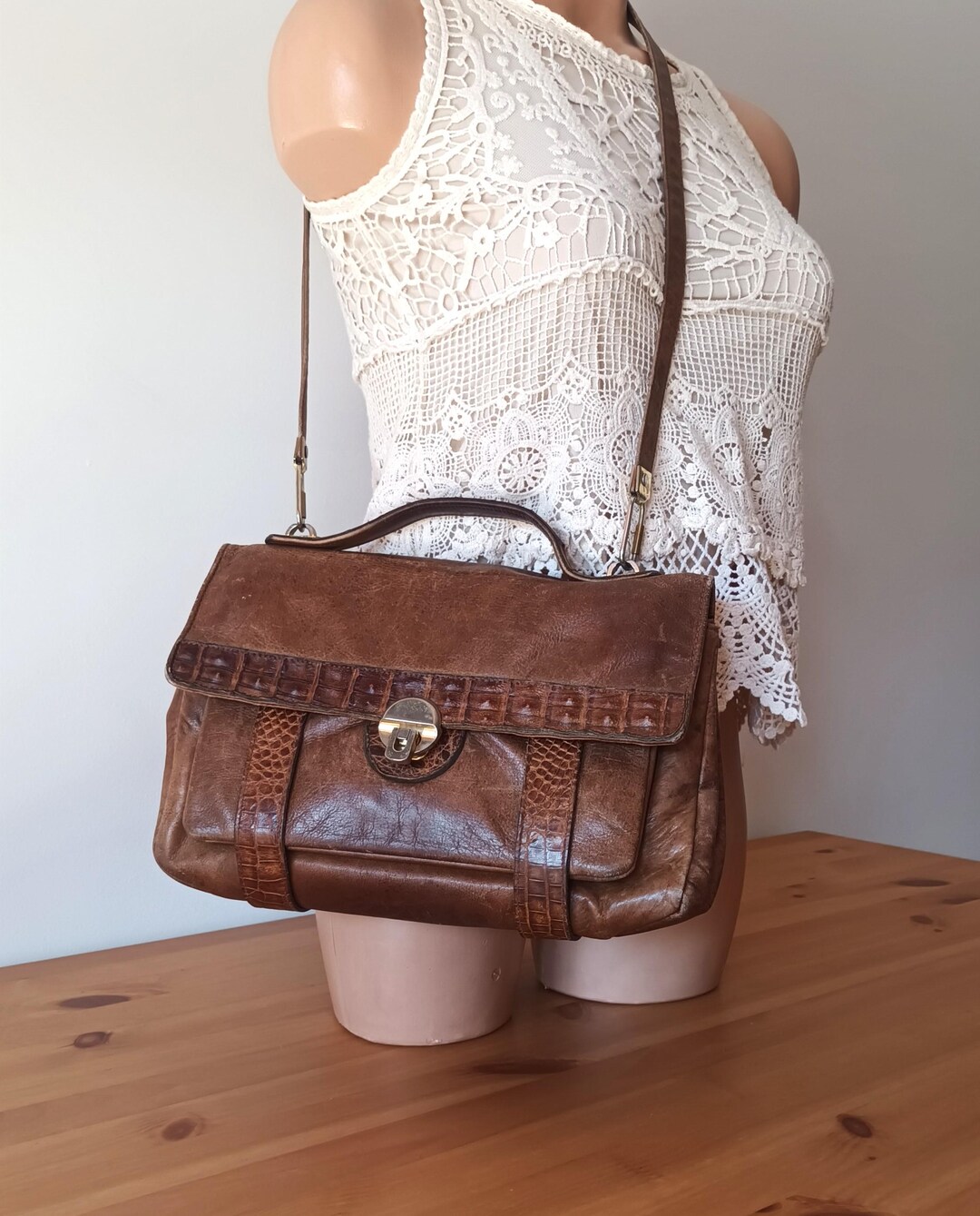 Vintage brown leather studded bag 🌙