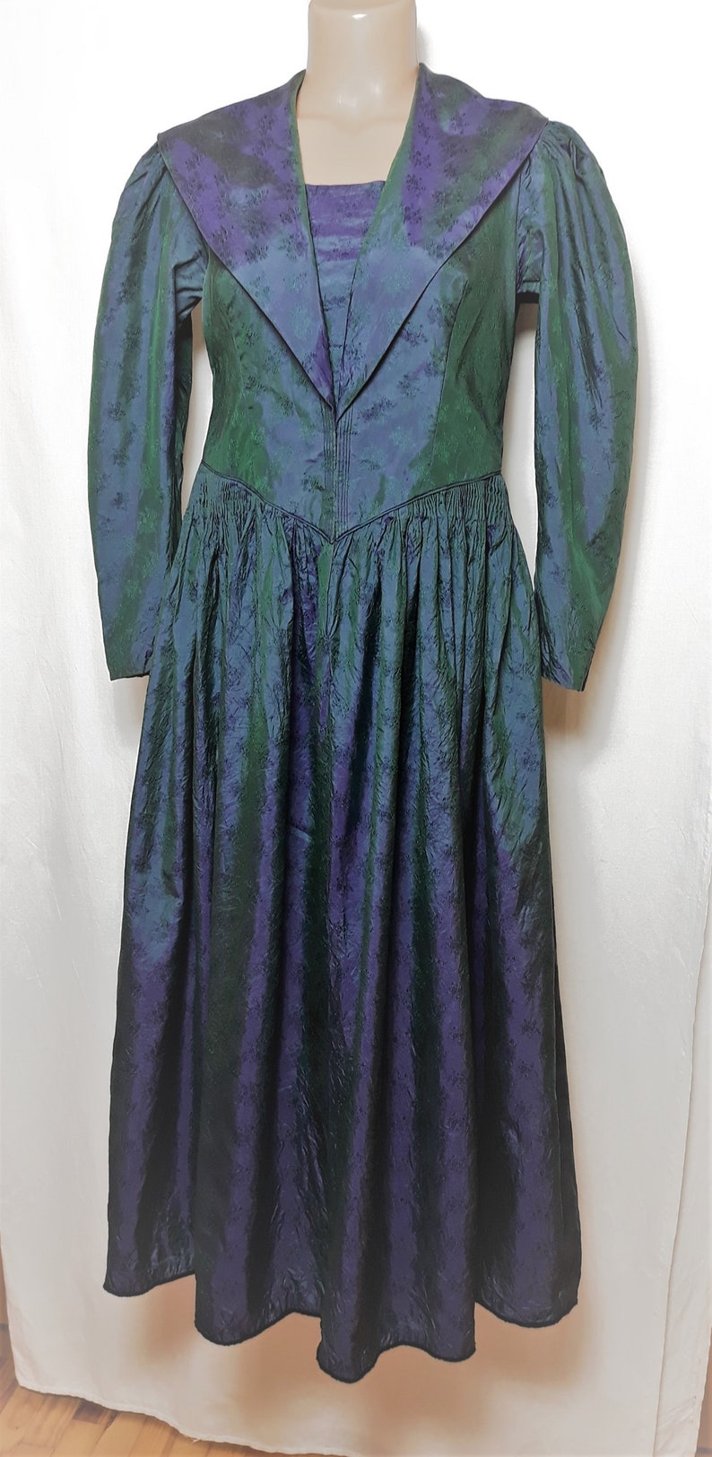 Rare Vintage Women Silk Dirndl Maxi Dress Size S/M Jacquard Green Purple Chameleon Long Dress Long Puffy Sleeve Renaissance Fairytale Dress image 2