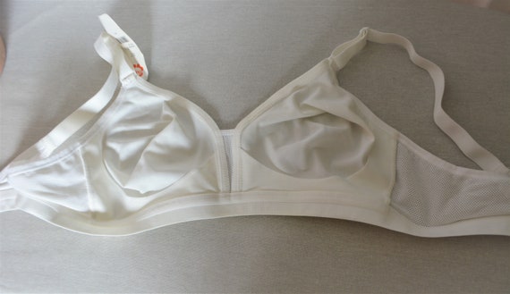 Deadstock Vintage Dorina White Bra Size 90B/40B/105B Soft Elastic