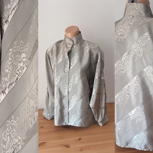 Blusa vintage feminina de cetim cinza jacquard tamanho L/42 blusa de cetim com estampa floral cinza Dolman camisa de botões de manga comprida camisa de cetim retrô para escritório