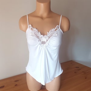 Vintage Women White Cami Top Size XXS/XS Basic White Solid Camisole Basic Top White Lace Tank Top Sleeveless Solid Casual Stretchy Top