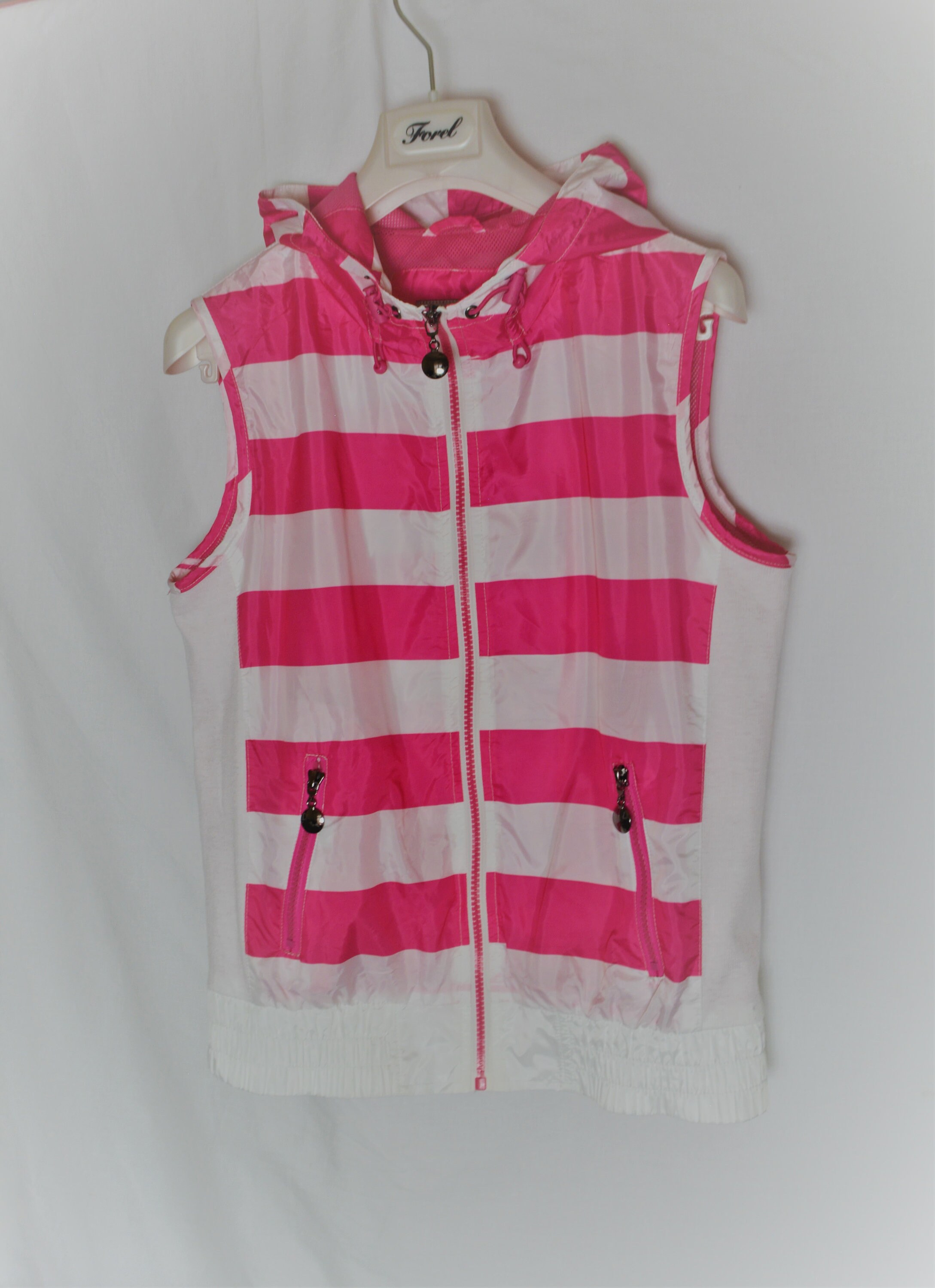 【未使用・タグ付】INNAT PUDDED STOLE VEST PINK NWT INTL d.e.t.a.i.l.s sz Medium Hooded Down Puffer Vest