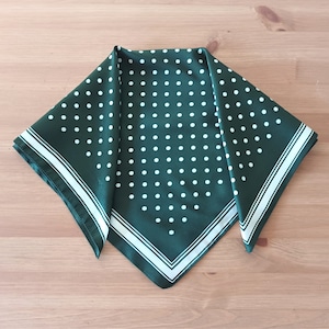 Vintage verde blanco satén pañuelo verde esmeralda lunares pañuelo verde satén pañuelo verde cuadrado bufanda diadema diadema pañuelo folk