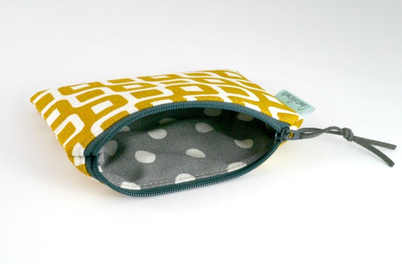 small zip up pouch