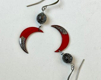 Rot und Silber Halbmond Emaille und filigrane Ohrringe