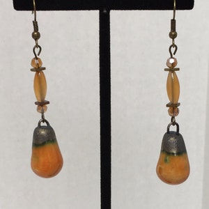 Orecchini in ematite, corniola e porcellane
