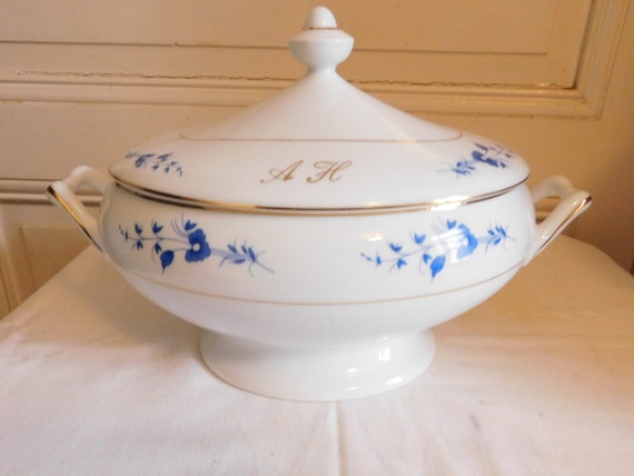 La Seynie for Arnauld de Brissac large tureen decoration flowers blue fillets gold porcelain Limoges encrypted AH