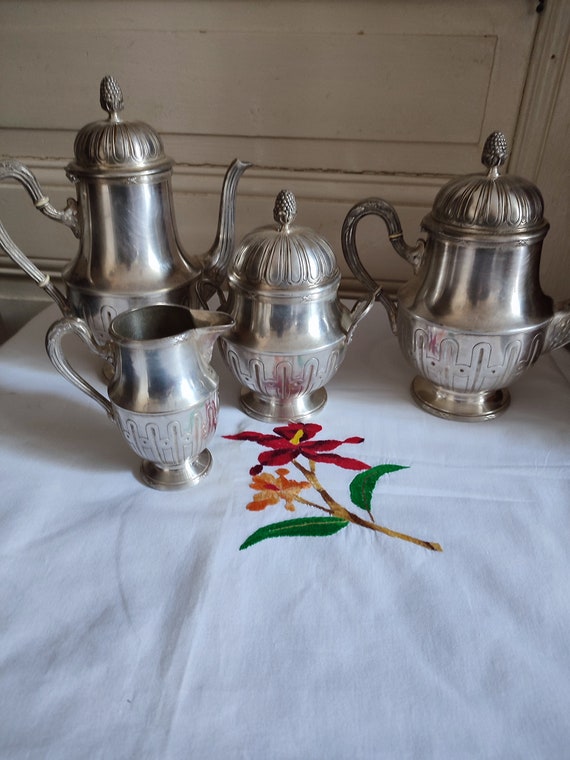 Bouillet Bourdelle 4-piece coffee tea set in silver metal geometric decor acanthus crossed ribbons