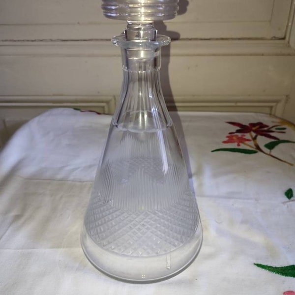 Ancienne carafe  cristal taillé jeux d'orgues croisillons et facettes cristal français