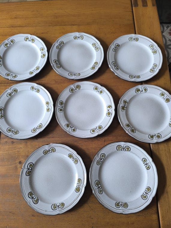 Niderviller Set of Eight Dessert Plates in Glazed Stoneware, Lily Pattern, Painted Decor, French Tableware