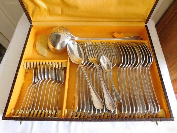 Housewife 37 pieces model Contours violonné Ravinet (1912-1923) white metal case of French goldsmithing origin