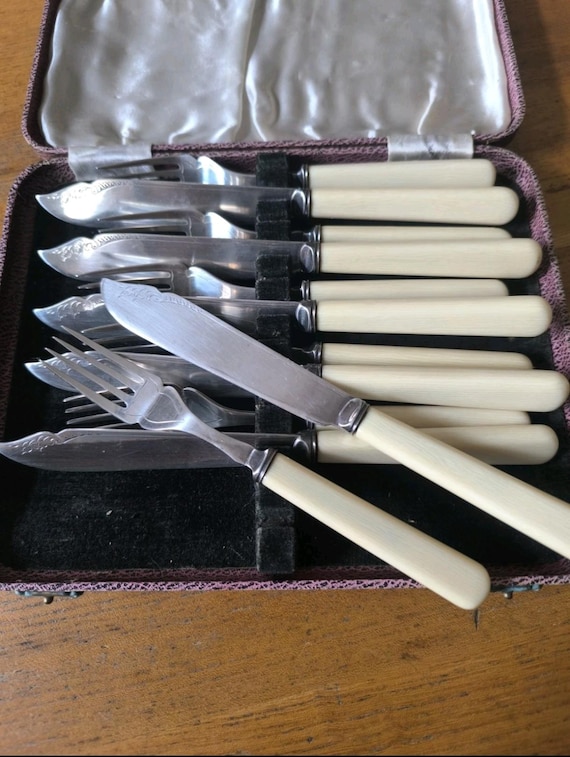 Superb English EPNS Silver Plated Fish Cutlery Set 6 forks 6 knives