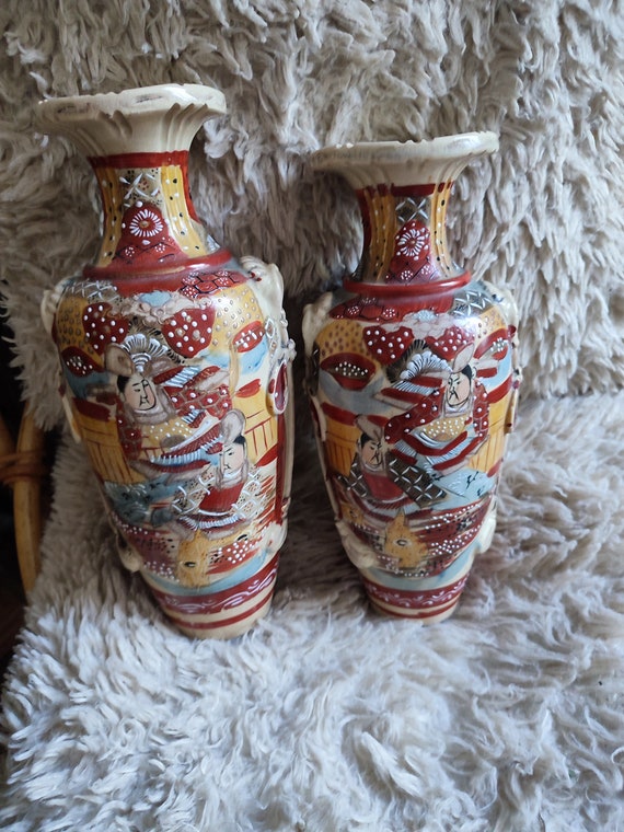 Satsuma pair of earthenware vases enameled decoration painted samurai flowers foliage