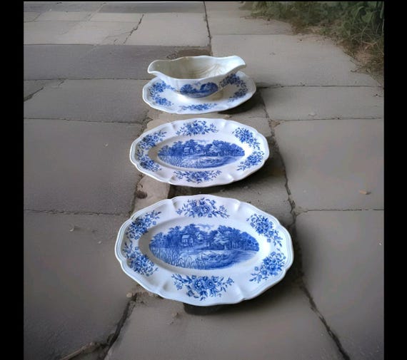 Sarreguemines sauce boat and two serving dishes, Romantic model, blue, English lake decor, 1920/1950