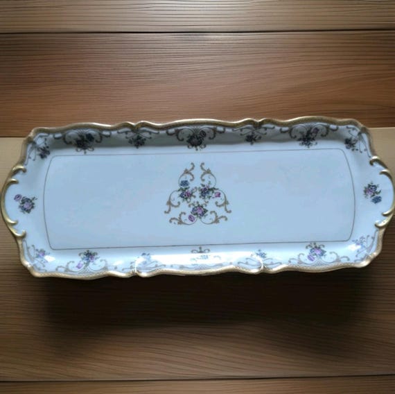 Limoges Leclair porcelain (1945-1954) cake dish decorated with flowers and gilding, Chatet selection
