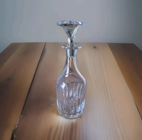 Saint-Louis crystal decanter, Toscane model, beveled edges, French crystal, stamped