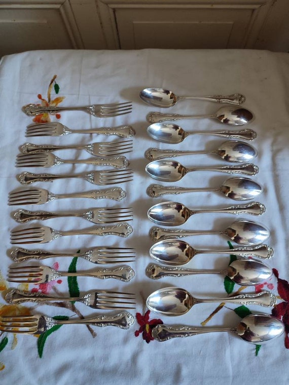 Mappin &Webb dessert cutlery 12 forks 12 spoons decoration vegetable volutes