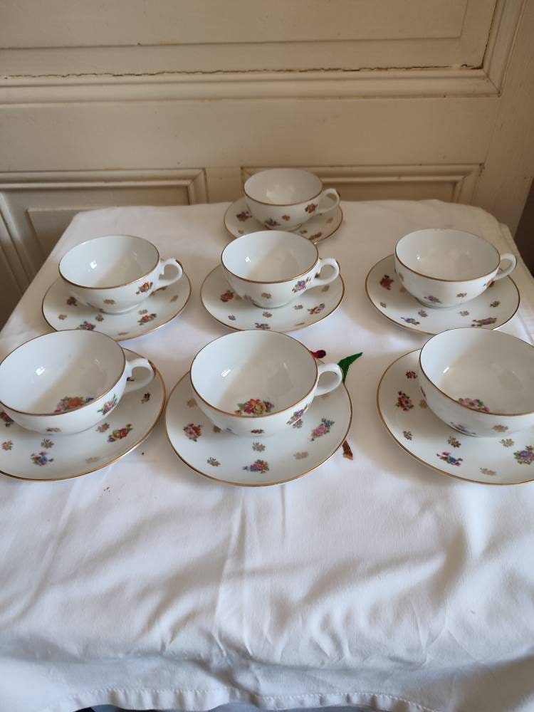 suite De Sept Tasses
