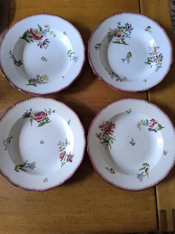 Set of four soup plates, Strasbourg pattern, in Sarreguemines earthenware, Utzschneider & Cie, circa 1875