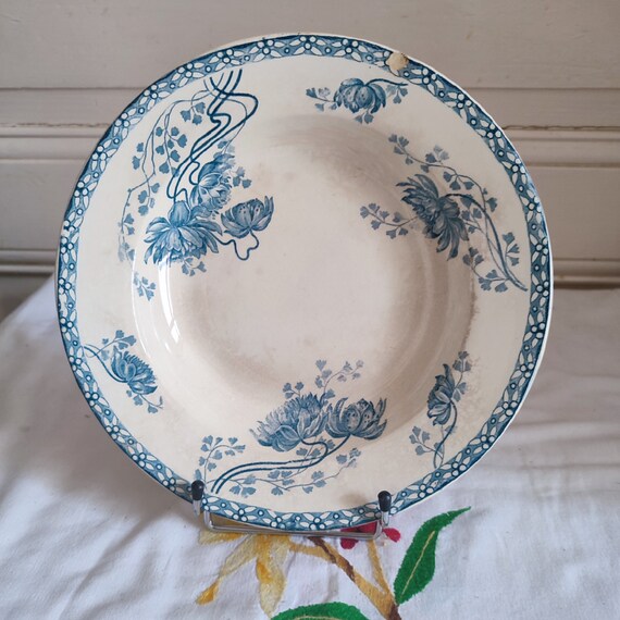 Sarreguemines assiette creuse modèle Royat Utzschneider & Cie ca 1900 décor de fleurs faïence française française