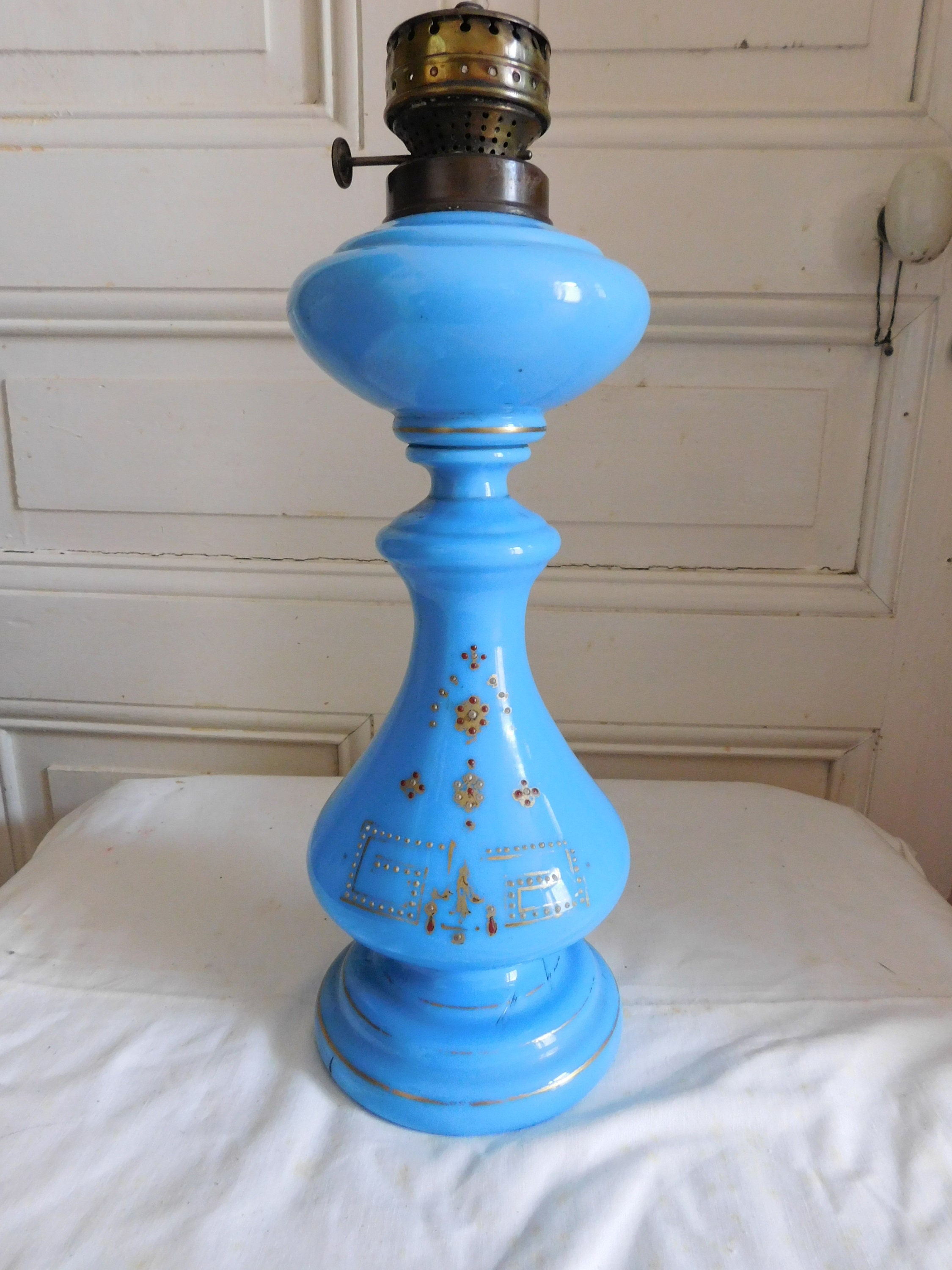 Lampe à Pétrole Opaline Bleue Décor Doré Émaillé Henri Gautreau Paris Électrifiée