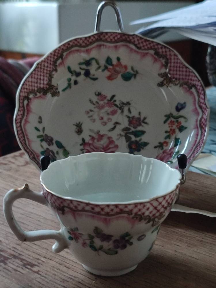 Ancienne Suite de Trois Tasses et Coupelles Compagnie Des Indes Famille Rose Chine Xviiième Roses Bo