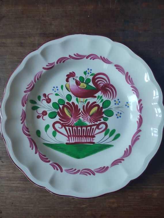 Round serving dish in earthenware of St Clement model Chanteclerc decoration with rooster flowered basket