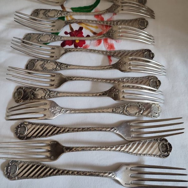 Boulenger 12 fourchettes métal argenté au joli décor strié coquille et acanthes orfèvrerie française