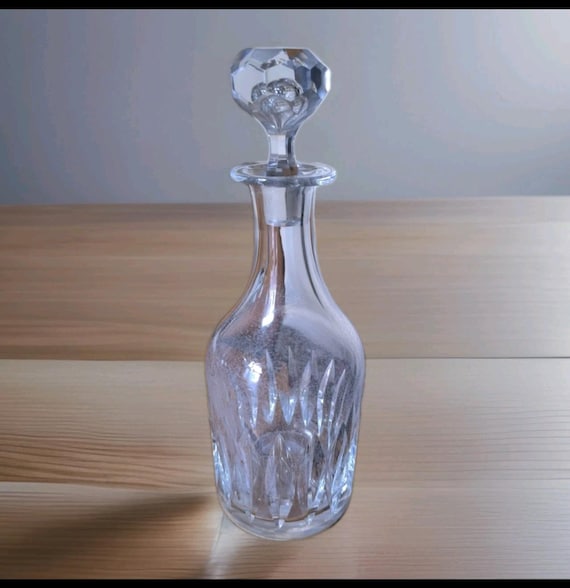 Saint-Louis crystal decanter, Toscane model, beveled edges, French crystal, stamped