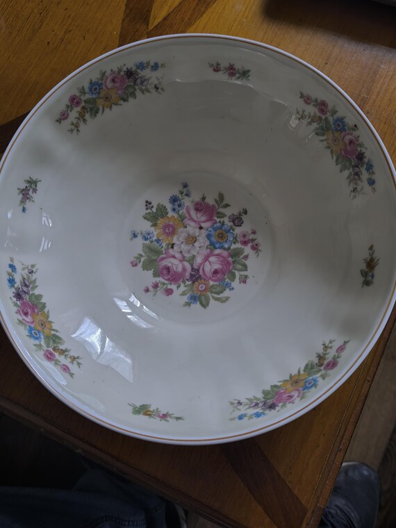 Bernardaud & Cie Limoges porcelain salad bowl with floral decoration, 1900/1927