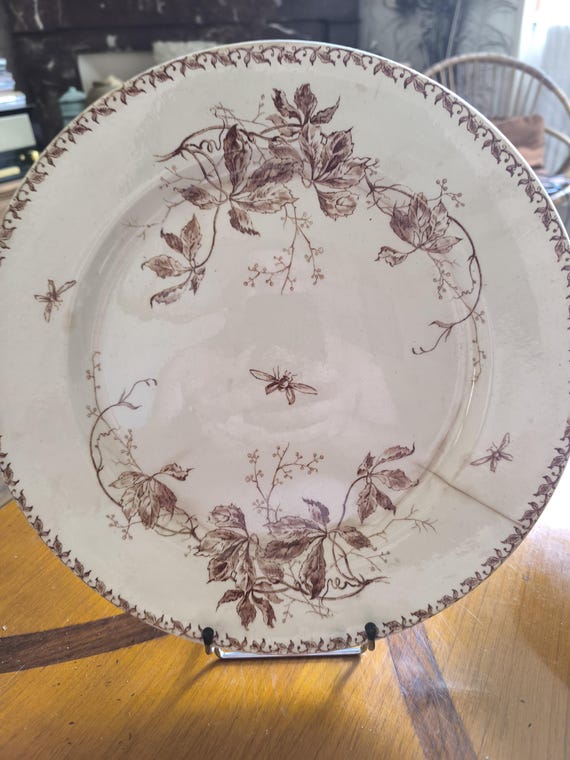 Opaque Gien porcelain large round serving dish "Virginia creeper" 1886-1938