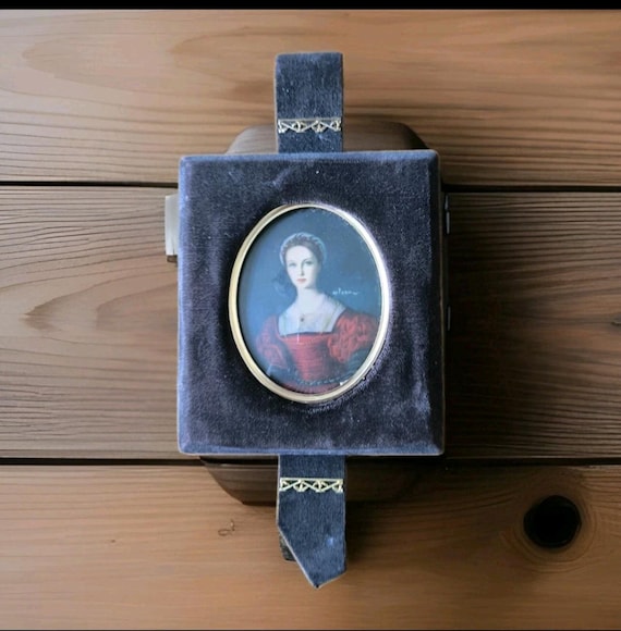 Large miniature portrait "Lucrezia Panciatichi" after Agnolo Bronzino signed Silvain in the style of the 18th century velvet frame