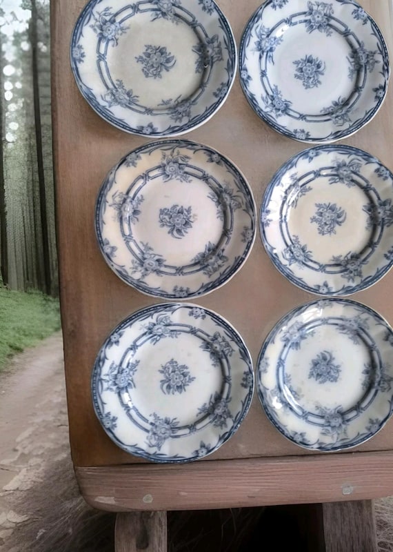 Sarreguemines set of six earthenware dessert plates, Cérès model, blue flower decoration, French earthenware