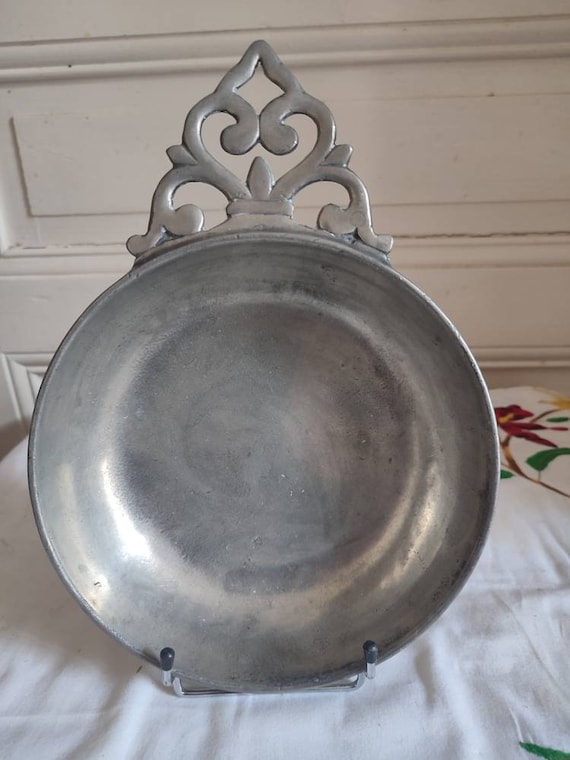 Bowl with one ear in white iron, stamped by les étains de Paris