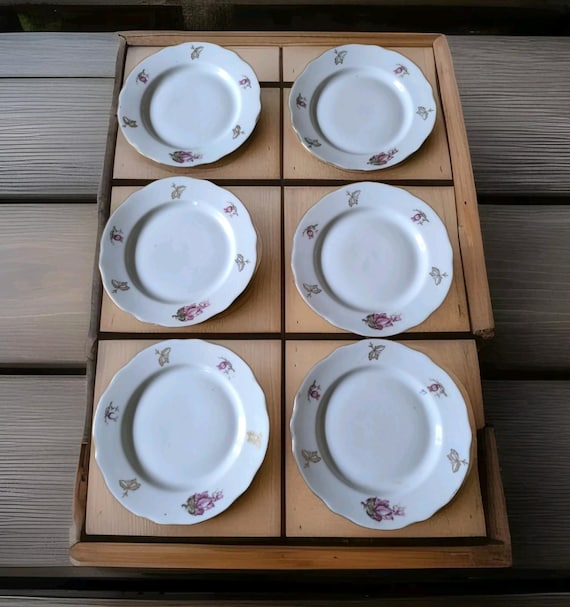 Beautiful set of six Russian earthenware dessert plates with pretty floral and gilded decoration