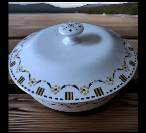 Gien covered vegetable dish opaque porcelain floral decoration 1884/1938 French production