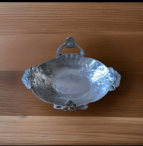 Christofle Orfèvrerie Gallia basket, poppy model, silver-plated metal, circa 1920, France