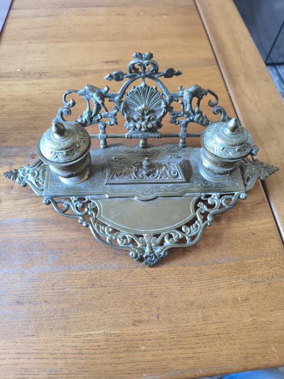 Antique Renaissance bronze inkwell and pen holder, signed "Liers", decorated with a dolphin shell and mascaron.