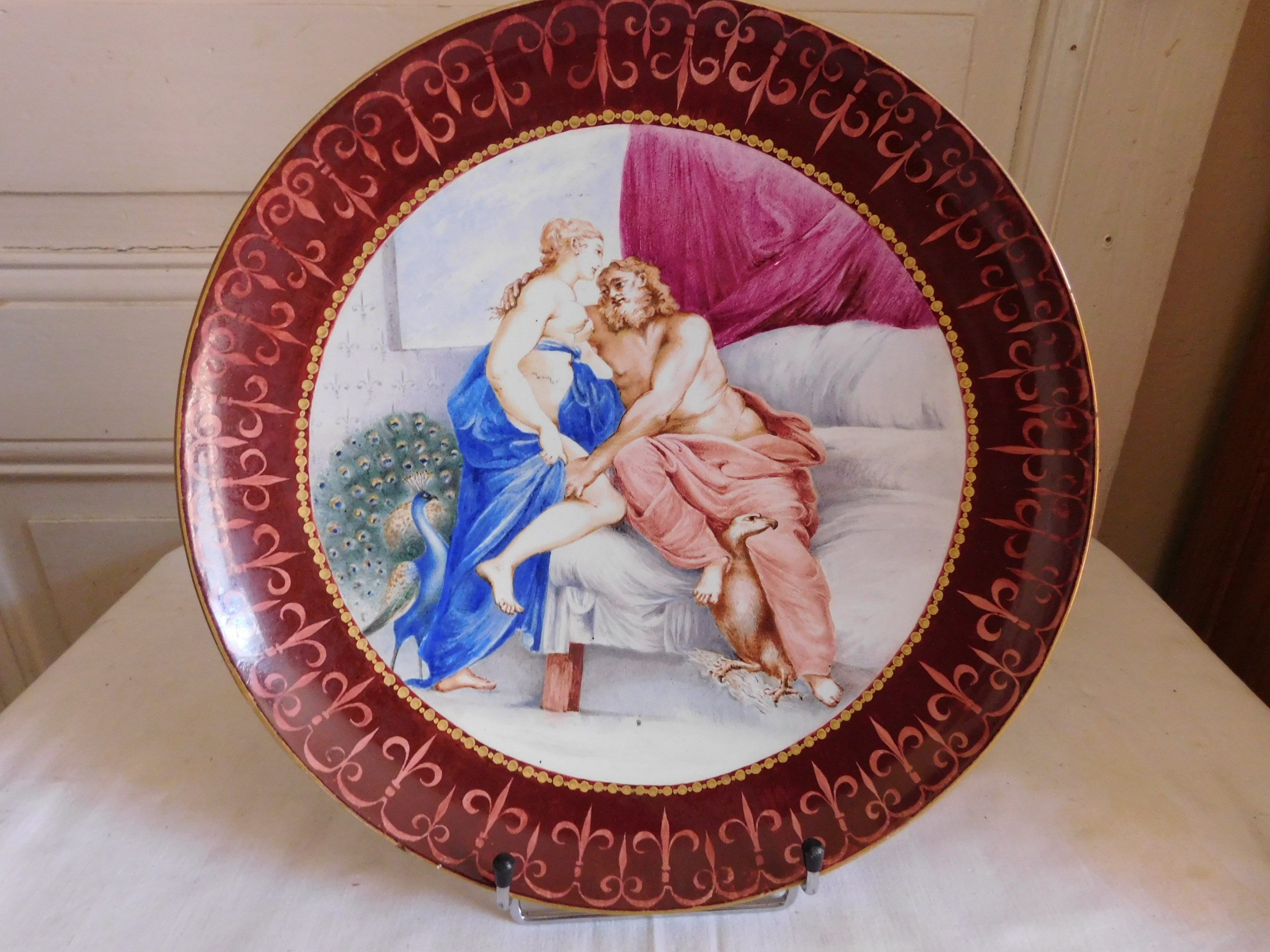 Montereau Lebeuf Millet & Cie | 1840-1875 Plat en Faïence Décor de Scène Allégorique Aigle et Paon F