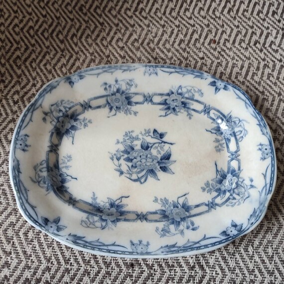 Sarreguemines rectangular earthenware serving dish model Cérès decorated with blue flowers French earthenware