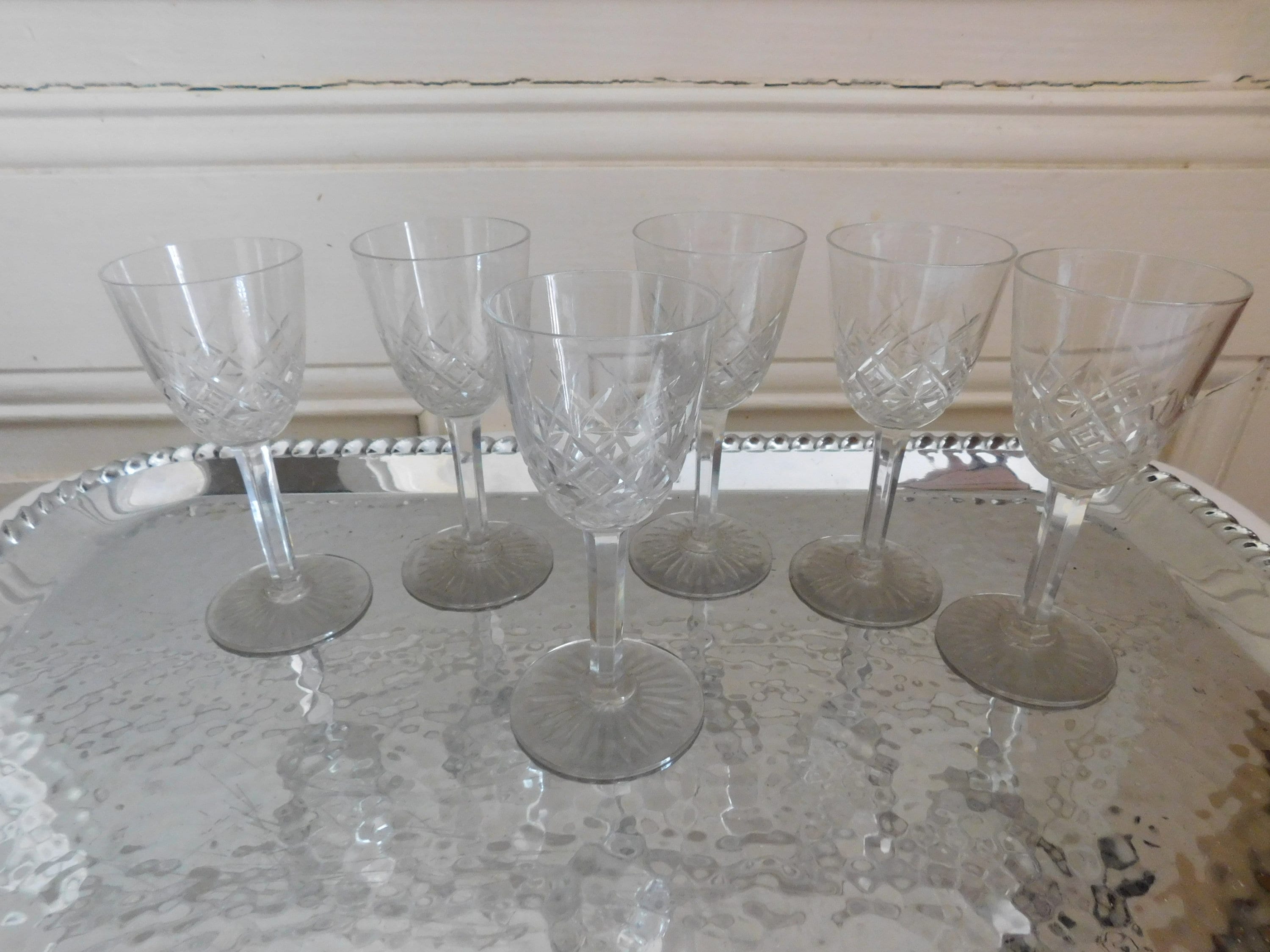 Suite de Six Petits Verres Cristal Taillé Dans Le Goût Baccarat St Louis Français