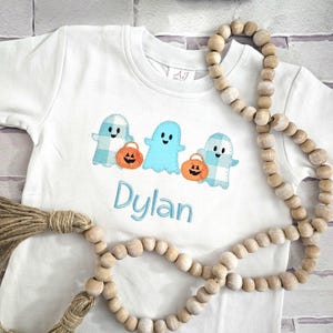 Chemise d&#39;Halloween fantôme bleue avec appliqués brodés pour enfants, personnalisée